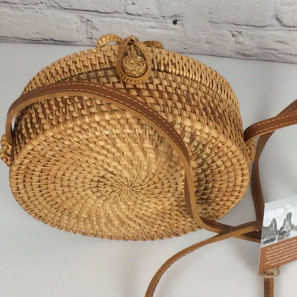 Handmade Rattan Round Crossbody Bag Canning Front Leather Strap Hasp Bow Closure - Picture 10 of 12
